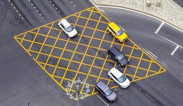 Более чем на 20 сложных перекрестках Москвы появится вафельная разметка