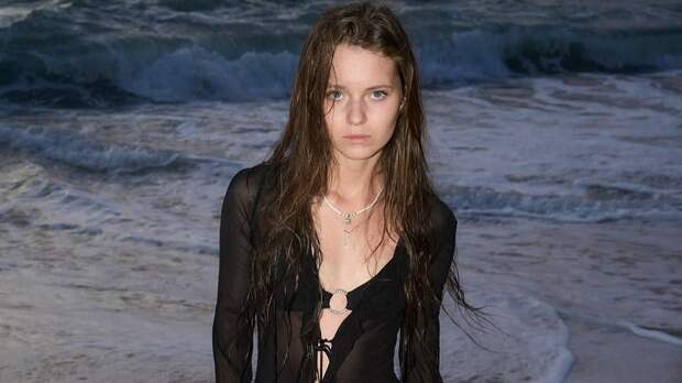 Победительница шоу «Голос. Дети» сообщила о помолвке с актёром на Бали