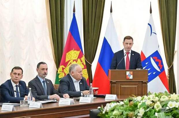 Депутат ЗСК Виктор Тепляков принял участие в открытой сессии Горсобрания Сочи