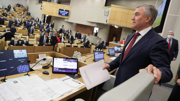 Госдума приоритетно рассмотрит законопроект о наличии крестов на гербе России