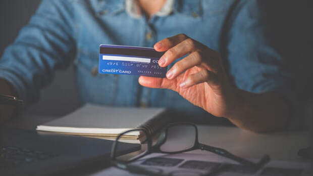 Неименная банковская карта: чем отличается и как использовать ее правильно