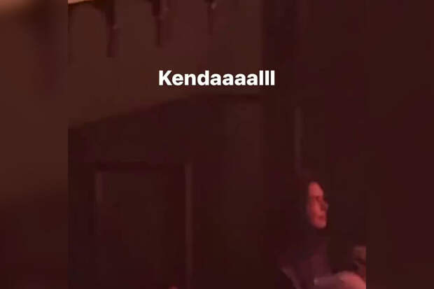 Супермодель Кендалл Дженнер заметили на концерте экс-возлюбленного Bad Bunny