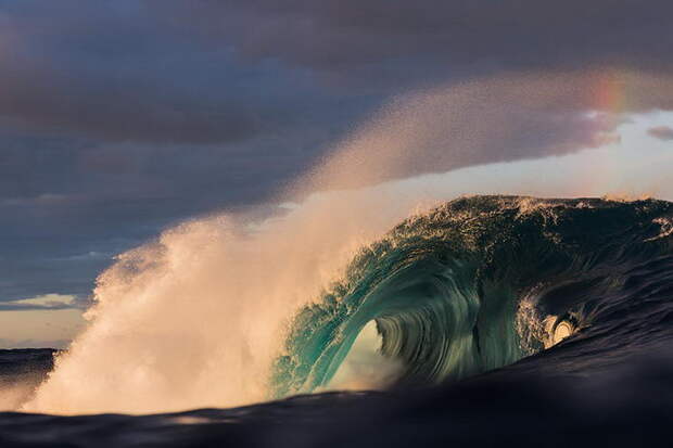 Красота волн в фотографиях Matt Burgess