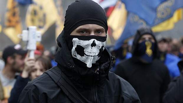 Толпа украинских радикалов избила детей за русскую речь в Харькове