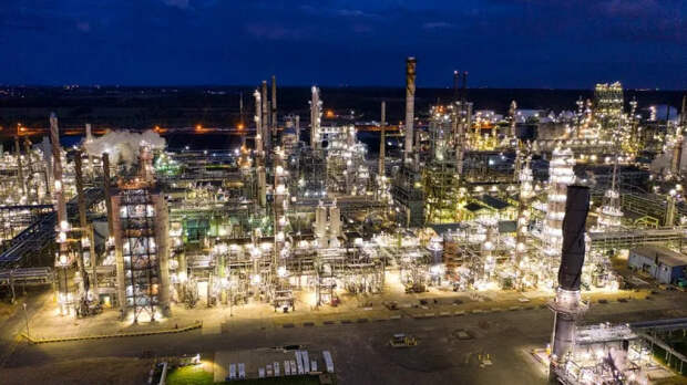 От чего зависят сроки восстановления одного из крупнейших НПЗ России – Reuters