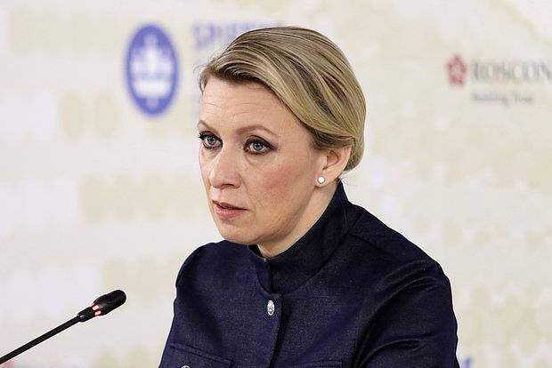 Захарова испекла китайские блины на приеме в посольстве Китая