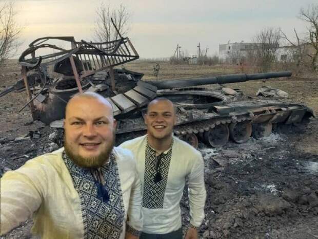 Демьян Ганул с помощью фотошопа перенёсся на передовую. Фото © Telegram / НемеZида