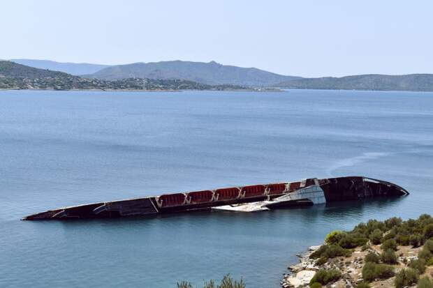 У Одессы атаковано судно с военными поставками из НАТО, груз утонул