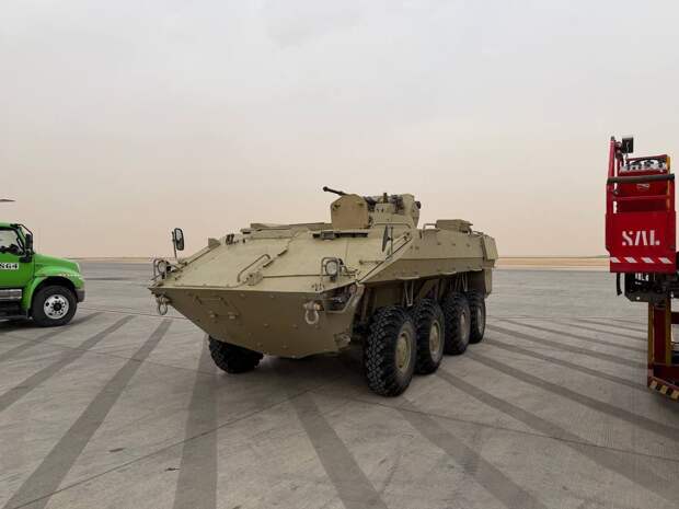 Российские БТР-22, БМДУ «Баллиста», «Планшет-А» на колесном шасси для управления