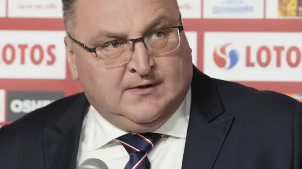 В РФС выразили готовность помочь тренеру сборной Польши получить российскую визу