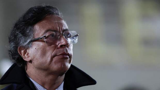 "Разбудил ягуара": президент Колумбии возьмется за оружие после угроз США