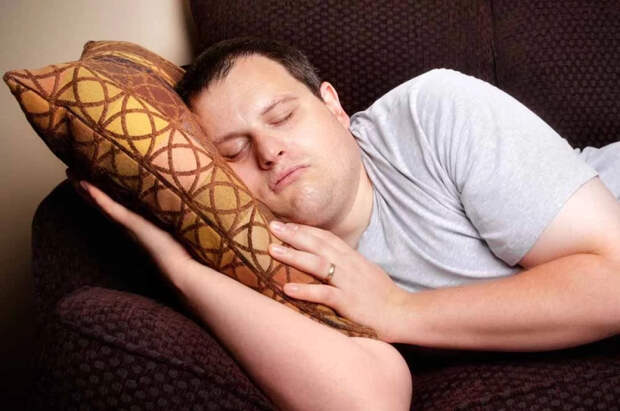 Сомнолог Елена Царёва предупредила об опасностях апноэ во сне