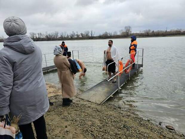 Краснодарцам рассказали, где купаться на Крещение, 19 января