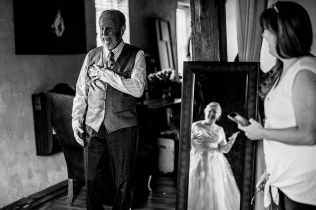 60 лет брака: внучка устроила бабушке и дедушке стилизованную фотосессию