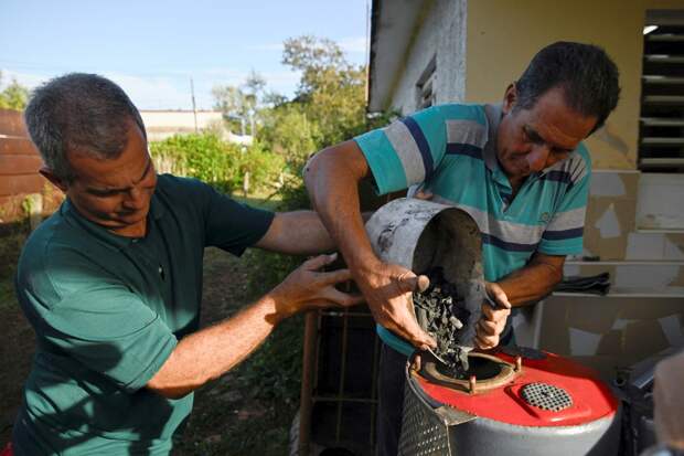 Кубинец из-за санкций приспособил машину под неожиданный вид топлива