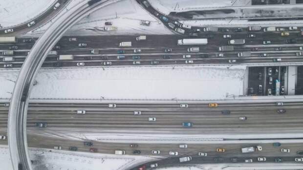 Дорожный затор из 50 авто на трассе Балашиха – Москва мог возникнуть из-за гвоздей