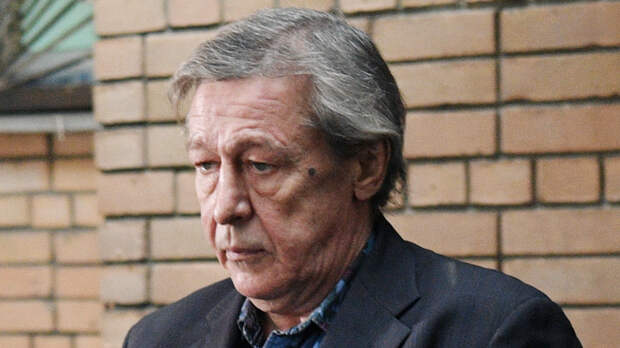 Михаил Ефремов впервые вышел на сцену после освобождения из тюрьмы