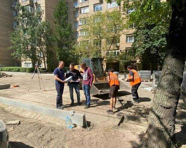 Глава управы поручил поскорее закончить благоустройство на Беговой улице