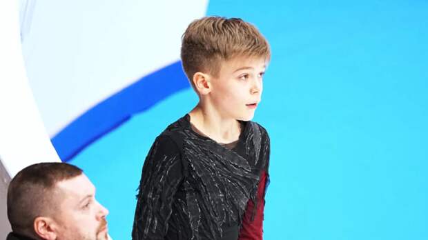 Лазарев лидирует после короткой программы в финале Гран-при России среди юниоров