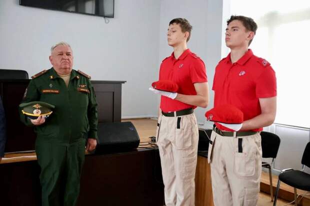 Глава Майкопского района передал госнаграды семьям погибших участников на СВО