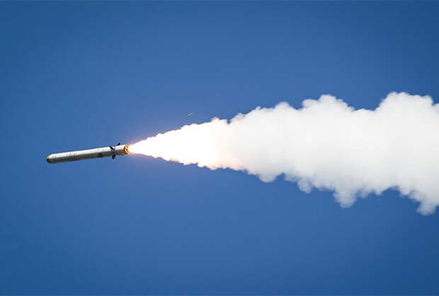 Запуск крылатой ракеты 9М728 (Р-500) на учениях «Восток-2014»