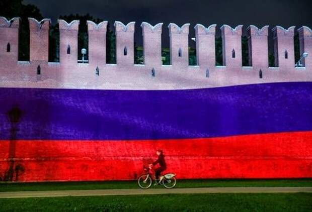 Кремлевская стена в Москве, Россия, 12 июня 2020 года. REUTERS/Maxim Shemetov