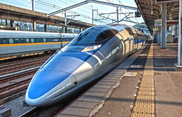 Японское изобретение: скоростной поезд.