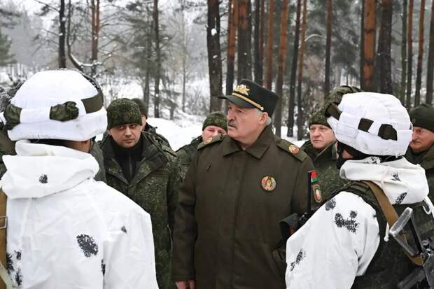 После посещения военных учений Лукашенко потребовал «драть шкуру с комбатов