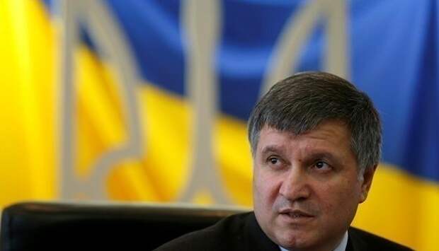 Аваков призвал с уважением относиться к русскоязычным гражданам 