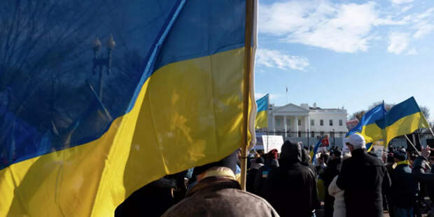 Украинцам в США грозит депортация после отмены льгот Байдена