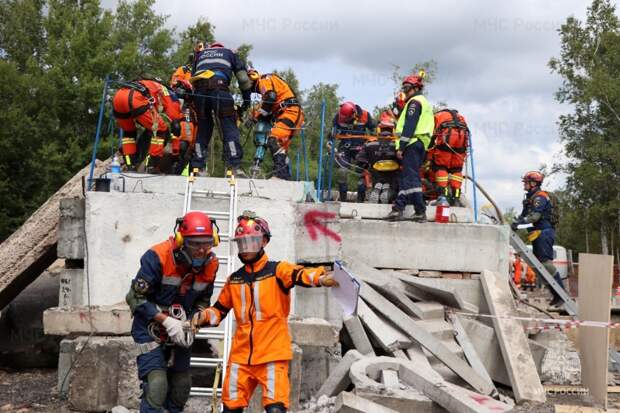 Спасатели и пожарные Китая, Монголии и России второй день сообща тренируются в Хабаровске