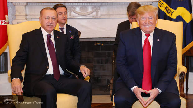 Закупка Турцией российских C-400 создает угрозу для отношений с США, заявил Трамп
