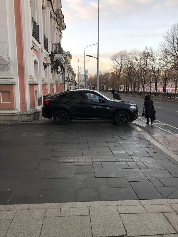 Страна должна знать своих героев авто, москва, парковка, тротуар