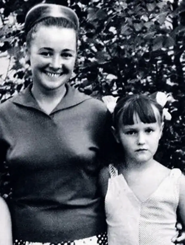 Любовь Стриженова. Капитолина из «Вечного зова» бросила все и ушла в монахини. 2 неудачных брака, кто дети и как живет актриса?