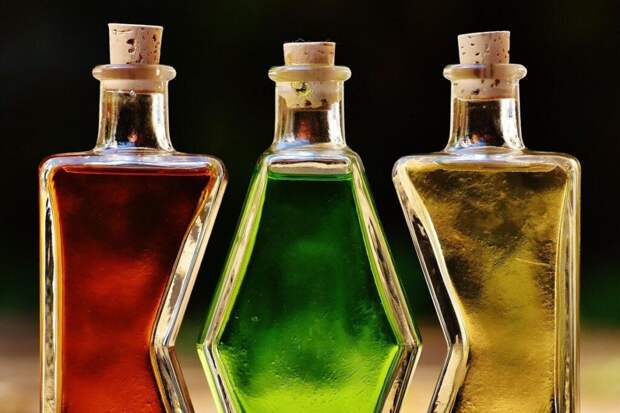 Гений советского дизайна: зачем уксус разливали в треугольные бутылки