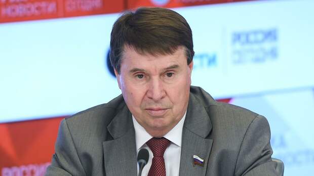 Сенатор считает недопустимыми лозунги на форме сборной Украины 