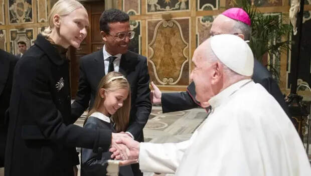 Юлия Лобова и Омар Арфуш с дочерью на аудиенции Папы Римского