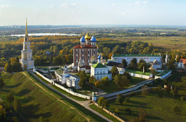 30 красивейших православных колоколен, со сверкающими золотыми куполами