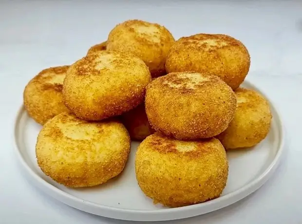 Итальянская закуска «апельсинчики» из риса с мясом.