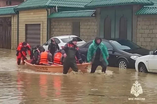 В Дагестане спасли семерых человек, которых смыло в реку