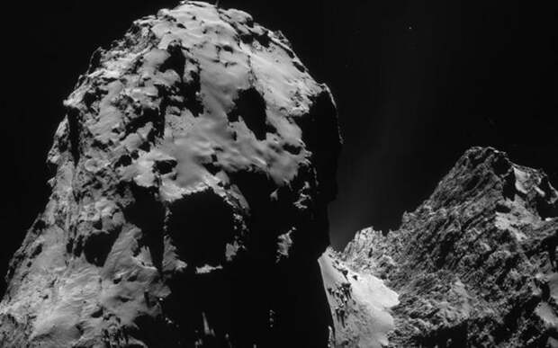 Астероиды и кометы Ученые считают астероиды и кометы ключевым фактором возникновения жизни на нашей планете. В частности, кометы, согласно опубликованному в августе докладу, привнесли на Землю аминокислоты, без которых развитие любых организмов было бы невозможным. Учитывая обилие комет в космосе, есть все шансы, что они могут сделать то же самое и для другой планеты.