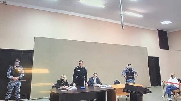 Навального опять судят за мошенничество и оскорбление Навального опять судят за мошенничество и оскорбление
