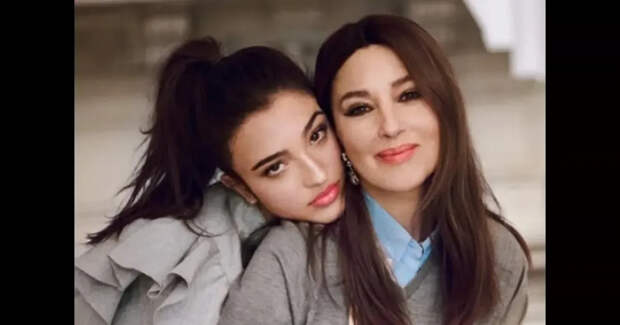 Младшая дочь Моники Беллуччи и Венсана Касселя вместе с матерью снялась для Vogue