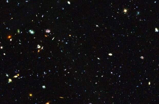 Сотни галактик в глубинах Вселенной