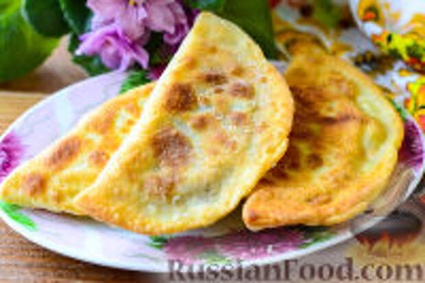 Фото к рецепту: Ляваши (сладкие чебуреки с изюмом)