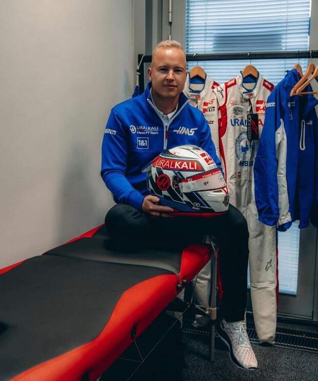 Имена российских Олимпийцев и Паралимпийцев украсили шлем гонщика Формулы-1