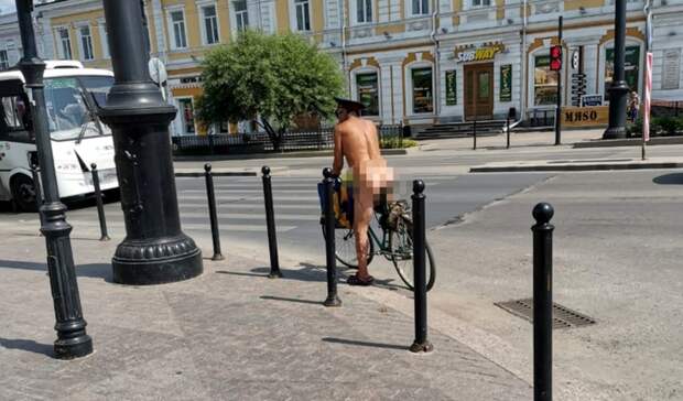 Знаменитого голого велосипедиста из Омска арестовали