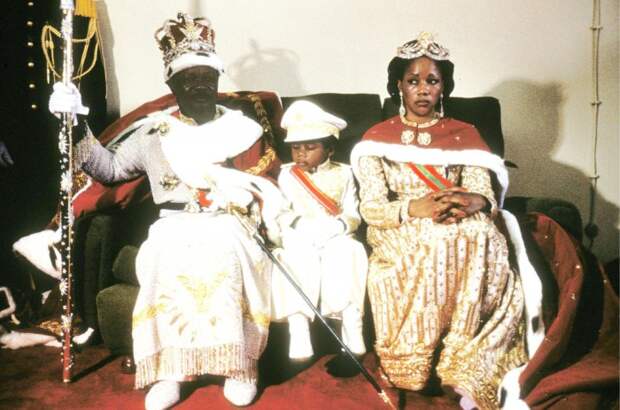 Император-каннибал с супругой и сыном.