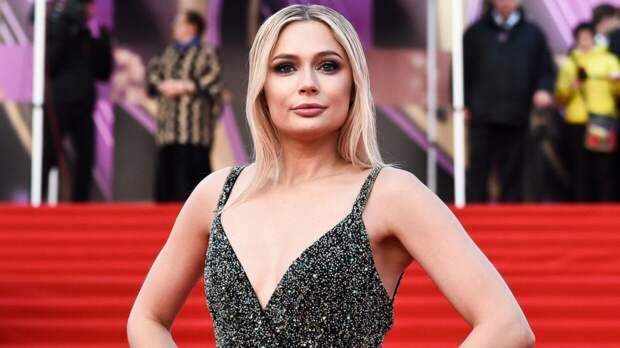 Рудова похвасталась перед поклонниками идеальными ягодицами