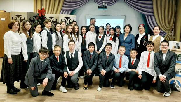 Роберт Миңнуллин исемендәге китапханәдә балалар галим Фәрит Яхин белән очрашты